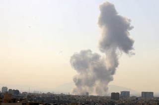 Iran atakuje rakietami Izrael. Nowe eksplozje w Dubaju, Katarze i Bahrajnie