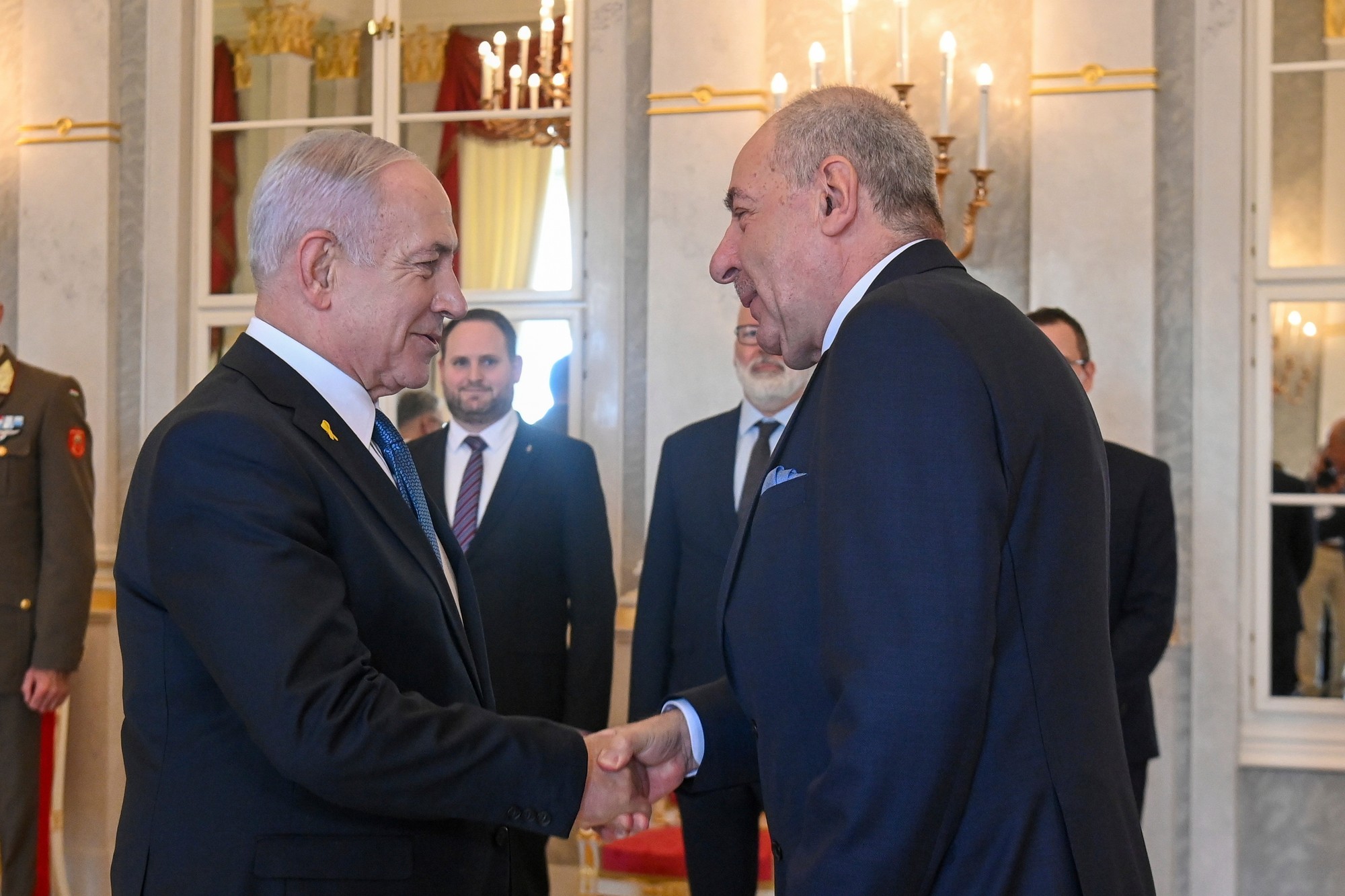 Maďarský prezident Tamás Sulyok a izraelský premiér Benjamin Netanjahu. 