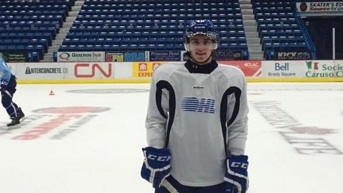 Mimo powołania do reprezentacji Polski U20 na turniej MŚ we Francji w Biało-Czerwonych barwach nie zagra największy polski hokejowy talent Alan Łyszczarczyk. Sudbury Wolves kanadyjski klub 17-latka nie wydał zgody na jego udział w imprezie. Łyszczarczyk opowiedział o tym dla Eurosport.Onet.pl w wywiadzie.