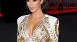 Kim Kardashian w sukience Balmain
