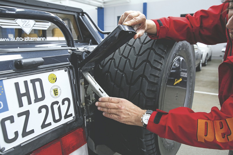 Lamborghini LM002