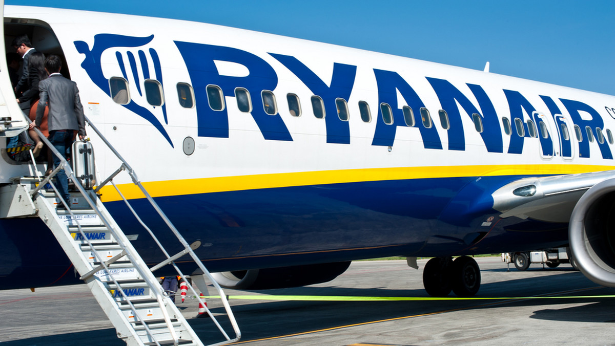 Samolot linii Ryanair, lotu FR3053 z Barcelony do Krakowa z powodów technicznych zawrócił po kilkudziesięciu minutach w powietrzu – informuje Wirtualna Polska.