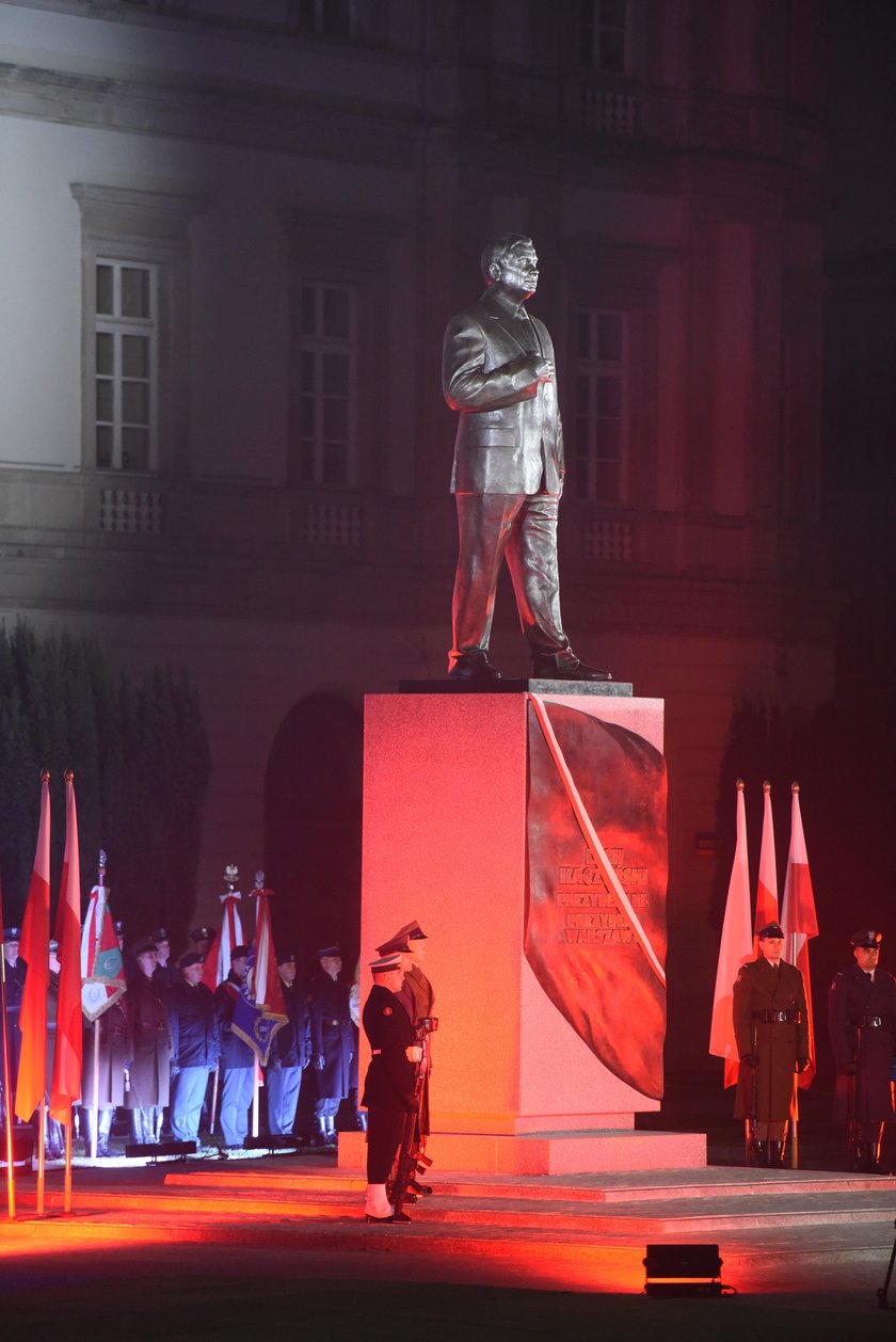 Była premier o pomniku Kaczyńskiego. Krytykuje PiS