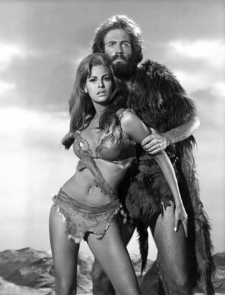  Raquel Welch i John Richardson w filmie "Milion lat przed naszą erą" (1966)