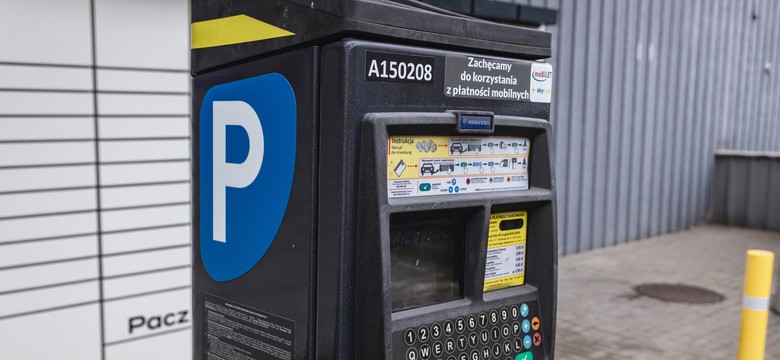 Likwidacja parkomatów gotówkowych pułapką dla kierowców. Konieczna jest nowelizacja ustawy o drogach publicznych?