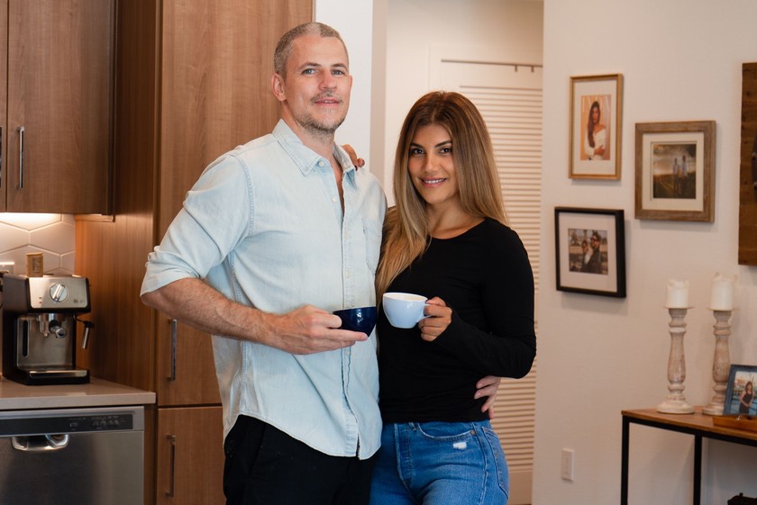 Das Eherpaar lebt inmitten von Hollywood in einer 2-Zimmer-Wohnung. Ohne Kaffee geht bei den beiden nichts.