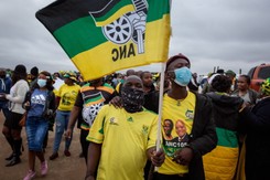 Podpalane ciężarówki, plądrowane sklepy. Zamieszki w RPA po aresztowaniu Zumy