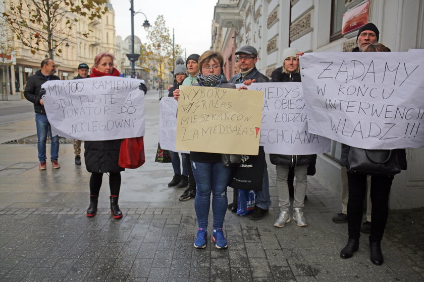 Lokatorzy z kamienicy przy Wólczańskiej w Łodzi na sesji Rady Miejskiej