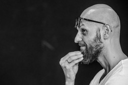 „Irańska konferencja". Najnowszy spektakl Wyrypajewa na Scenie na Woli