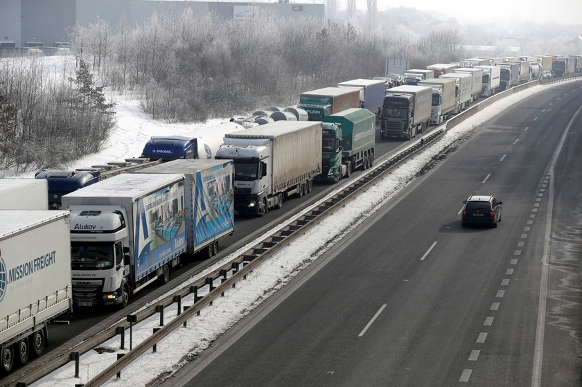 Armagedon na granicy Czech z Niemcami. Kolumna ciężarówek miała ponad 25 km!