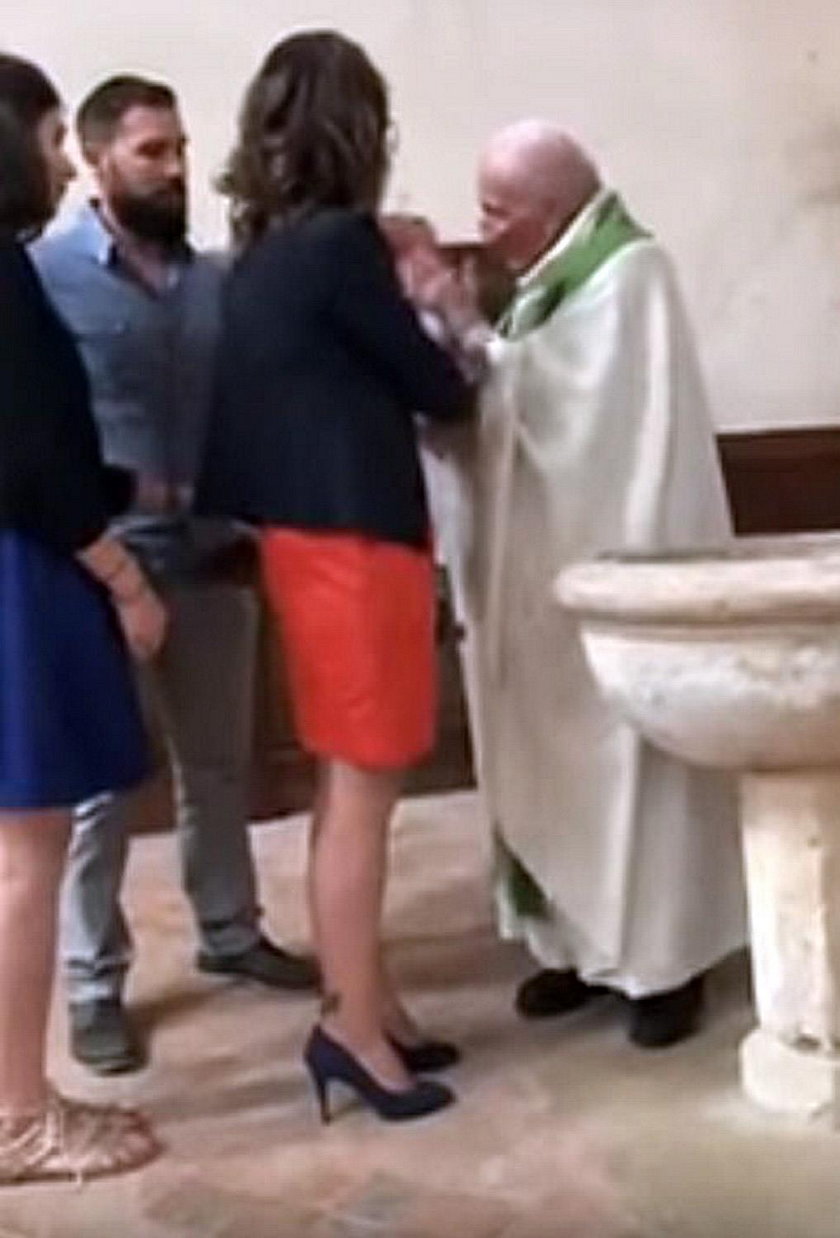 Francja. Ksiądz dusił i uderzył dziecko podczas chrztu