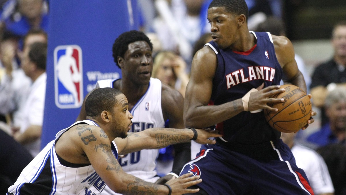 Obrońca Atlanta Hawks, Joe Johnson zdecydował się pozostać w klubie. Jak poinformował jego menedżer, koszykarz skorzystał z opcji przedłużenia umowy.