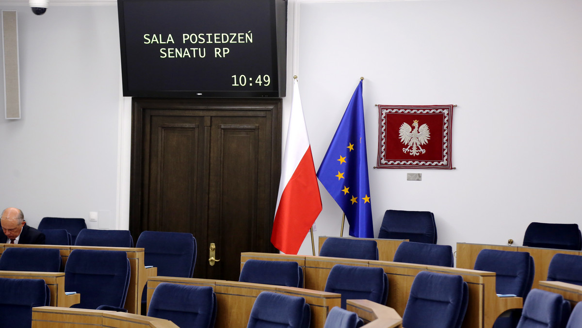 Senat zaproponował kilkadziesiąt poprawek do ustawy o cudzoziemcach, głównie o charakterze legislacyjnym. Ustawa ma zastąpić dotychczas obowiązujące przepisy; wprowadza ułatwienia dla cudzoziemców pracujących i studiujących w Polsce oraz chcących zalegalizować pobyt.