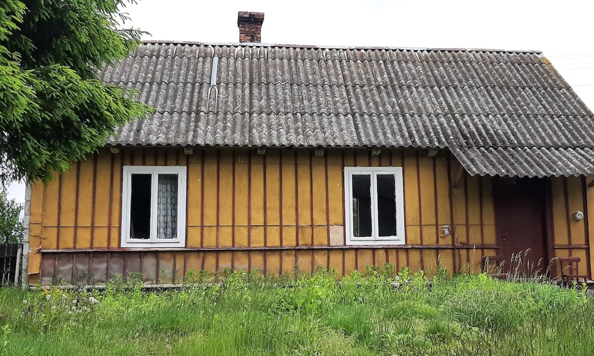 Para odnawia stary dom. "Znaleźliśmy skrzynię na broń"
