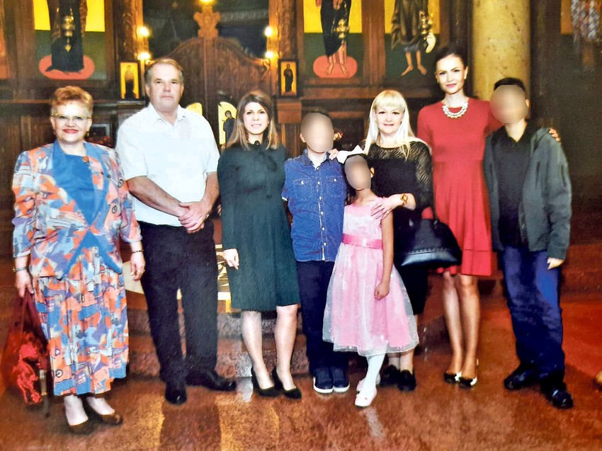 Zoran Maksimović sa svojom porodicom i decom o kojoj brine kao hranitelj