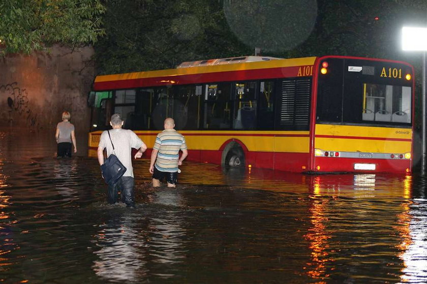 Warszawa pod wodą. Przeszła wielka nawałnica