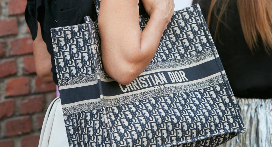 Kultowe torebki Dior teraz za ułamek ceny. Monogramowa ocieka luksusem