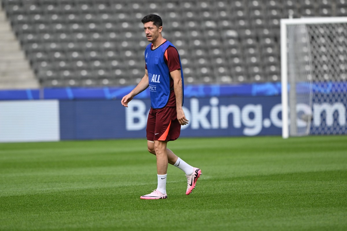Piłkarz reprezentacji Polski Robert Lewandowski podczas treningu kadry w Belinie