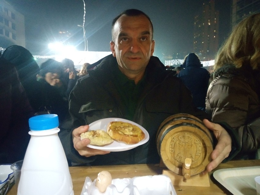 Dragan Lazić Šuljaga: Nadaleko najpoznatiji pekar častio Užičane komplet lepinjama