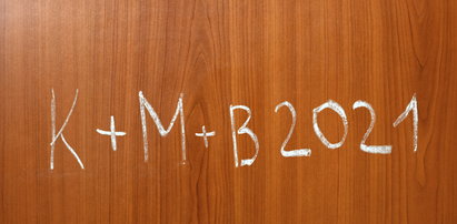 K+M+B czy C+M+B? Jak poprawnie oznaczyć drzwi? Kto ma to zrobić? Wiemy, co na to Kościół