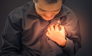 Czystsze powietrze w USA podczas pandemii przekłada się na mniej zawałów