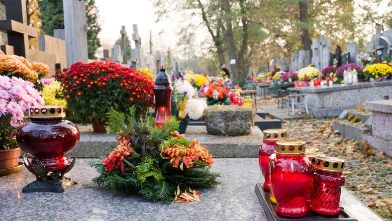 Wolontariusze będą kwestować na cmentarzu, ale będzie ich mniej
