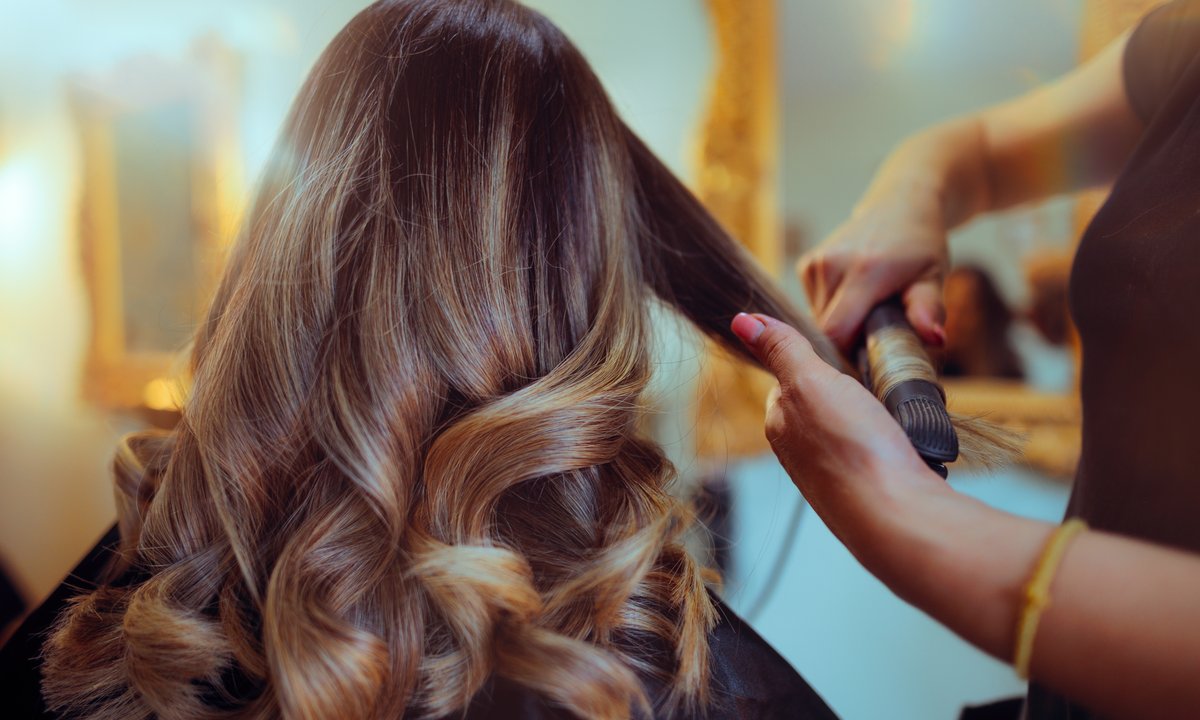 "Mocha Balayage" podbija salony. Najmodniejszy odcień sezonu