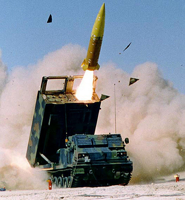 Pocisk ATACMS wystrzelony z wyrzutni MLRS. USA, 2003 r.