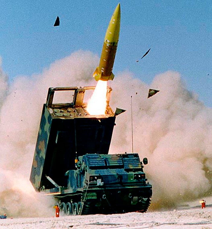 Pocisk ATACMS wystrzelony z wyrzutni MLRS. USA, 2003 r.