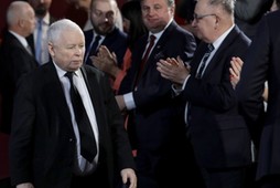 Prezes Prawa i Sprawiedliwości Jarosław Kaczyński podczas spotkania z mieszkańcami Gliwic