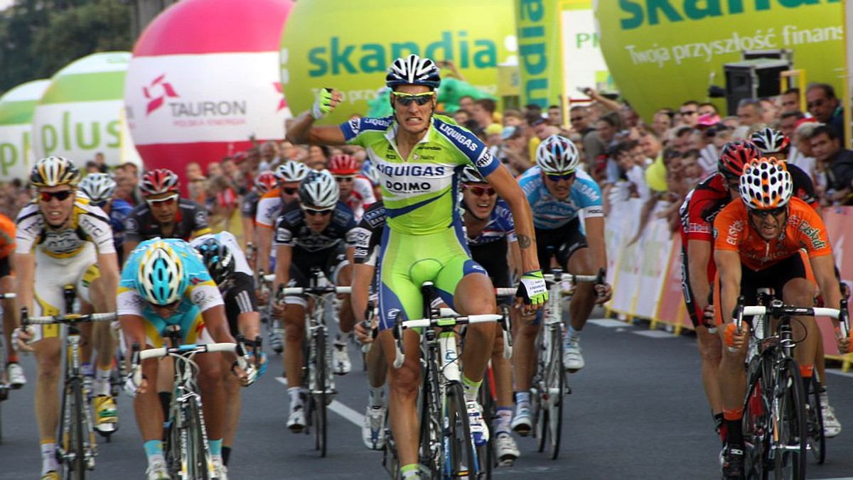 Dokładnie o godz. 15:00 z Sochaczewa wyruszyła kolumna 67. Tour de Pologne. Na mecie w Warszawie triumfatorem pierwszego etapu po pechowym, z wielką kraksą przed "kreską", finiszu został Włoch Jacopo Guarnieri (Liquigas). Na trasie z Sochaczewa do Warszawy (175 km) bardzo dobrze pojechali reprezentanci Polski. Błażej Janiaczyk wywalczył czerwoną koszulkę najaktywniejszego kolarza wyścigu, a Łukasz Bodnar został liderem klasyfikacji na najlepszego "górala".