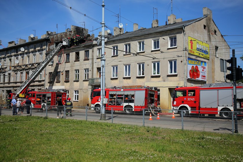 Pożar kamienicy przy skrzyżowaniu ul. Kilińskiego i Przybyszewskiego