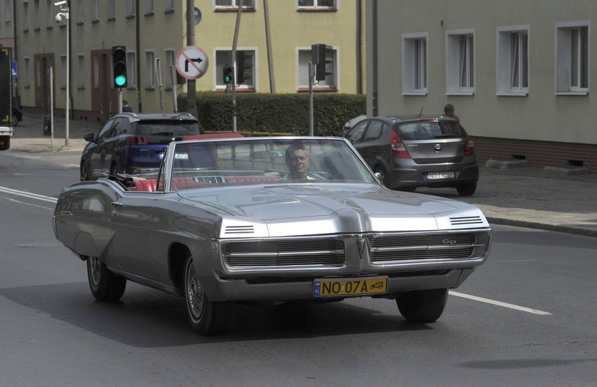 Krzysztof Hołowczyc i jego pontiac grand prix