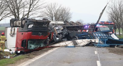 Zdołał powiedzieć, że chciał ominąć sarnę. Dramatyczny wypadek pod Wrocławiem