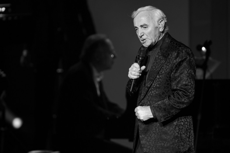 Charles Aznavour podczas koncertu we Włoszech w 2009 roku