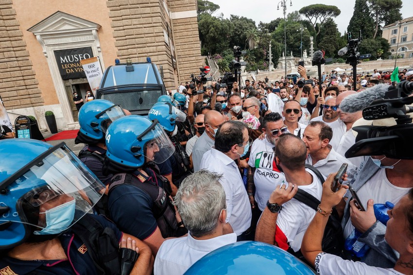 Protest protiv vakcina i mera protiv korona u Italiji