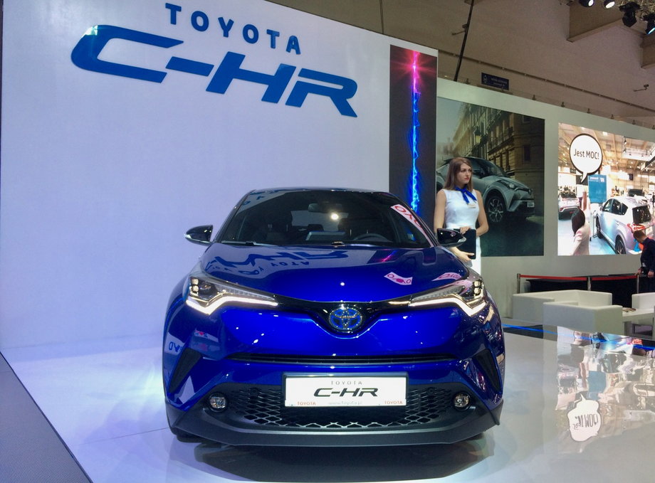 Toyota w Poznaniu przedstawia swój ostatni model C-HR oraz samochody hybrydowe. 
