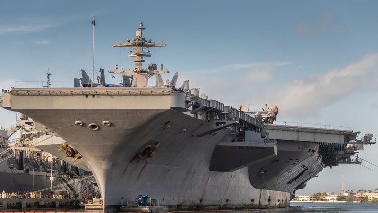 Iran twierdzi, że trafił USS Abraham Lincoln. Cztery pociski trafiły w amerykański lotniskowiec