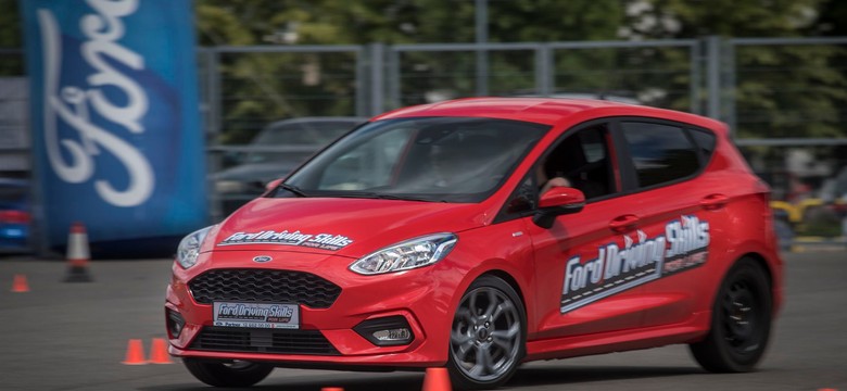 Ford rusza w Polsce z darmowym szkoleniem. Znasz "holenderską metodę"? To gratka dla tysięcy kierowców