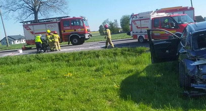 Tragedia pod Kłodawą. Kiedy na miejsce przyjechali strażacy, już nie mogli pomóc. Motocyklista zginął na miejscu