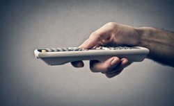 Ojciec Rydzyk, TVN i Agora łączą siły. Chcą płacić mniej za emisję sygnału