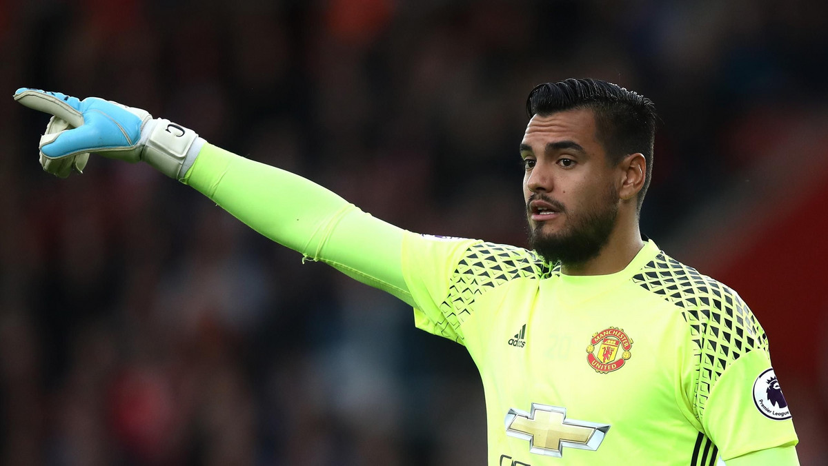 Bramkarz drugiego wyboru Manchesteru United Sergio Romero podpisał nowy, 4-letni kontrakt z klubem z Old Trafford. W umowie został zawarty zapis o możliwości prolongaty o kolejny sezon.