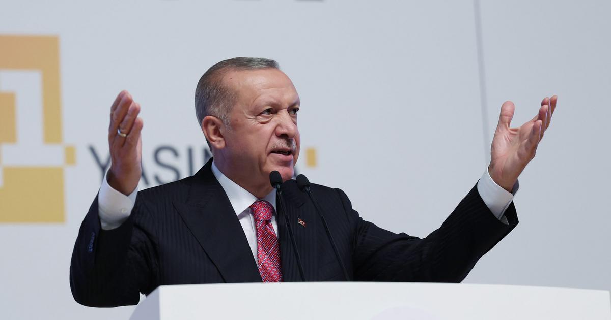 Türkiye Cumhurbaşkanı Erdoğan İngiliz sterlini ile alay ediyor ve Türk lirası kendi ekonomik kriziyle karşı karşıyayken bile para biriminin ‘patladığını’ söyledi