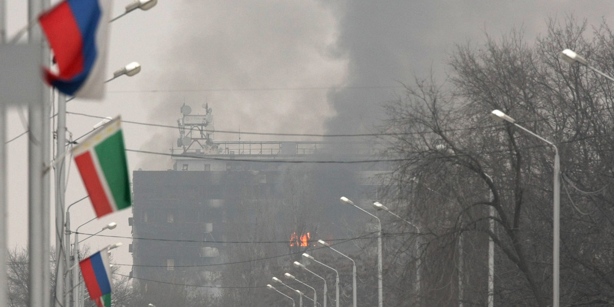 Terroryści wdarli się do budynku w Groznym
