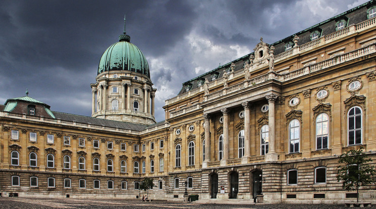 Esőfelhők Buda vára felett / Illusztráció: Northfoto