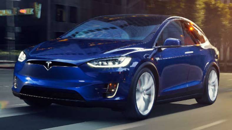 Tesla wypuszcza aktualizacje do Enhanced Autopilota