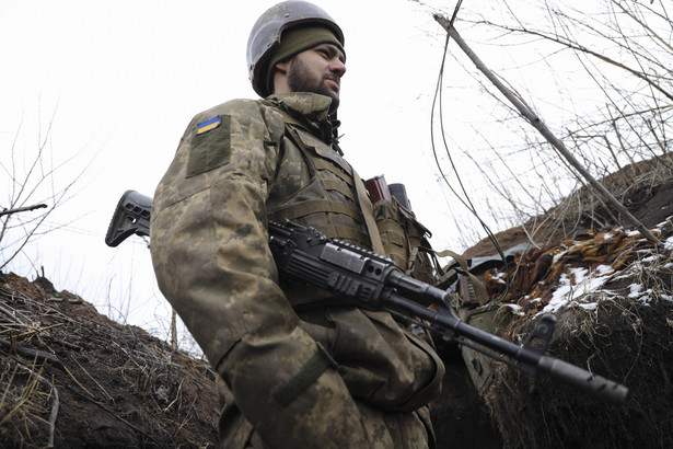 Ukraiński żołnierz w pobliżu Ługańska