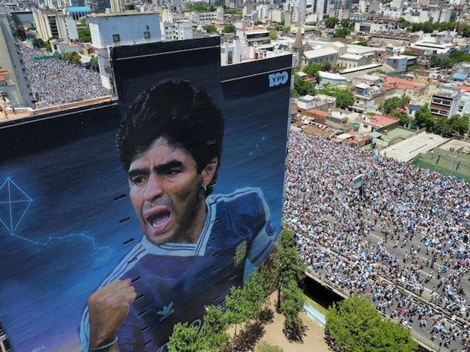 Mural posvećen Dijegu Maradoni u Buenos Ajresu | Foto: Reuters