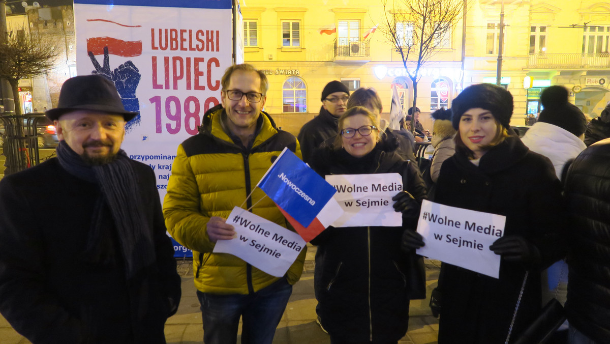 "Granice szaleństwa PiS-u zostały przekroczone". Spontaniczny protest KOD w Lublinie
