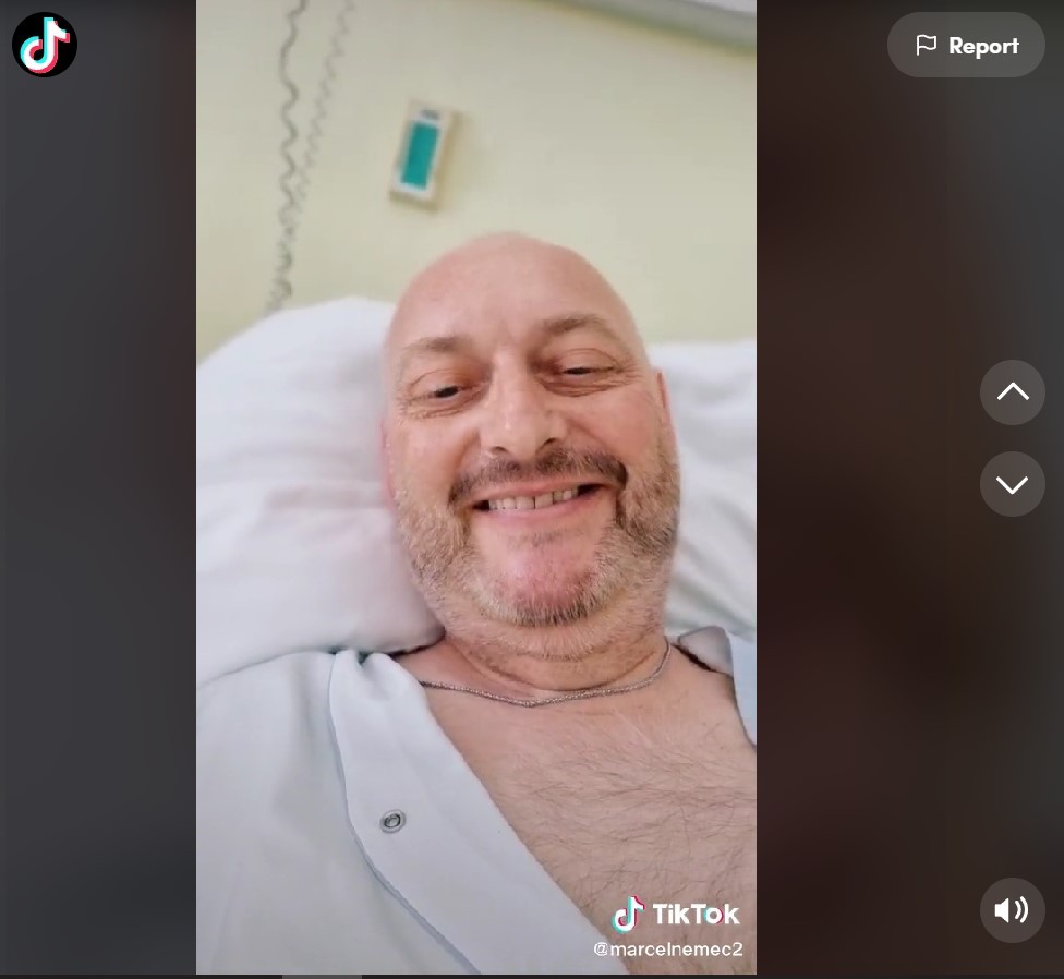 Marcel Nemec po druhej operácii, zábery zverejnil na TikToku.
